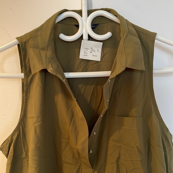 BNWT American Eagle, sleeveless sheer top. M - Picture 2 of 3